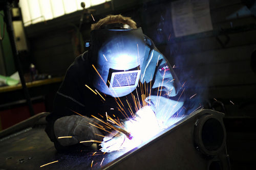 Metallbauarbeiten in der Werkstatt
